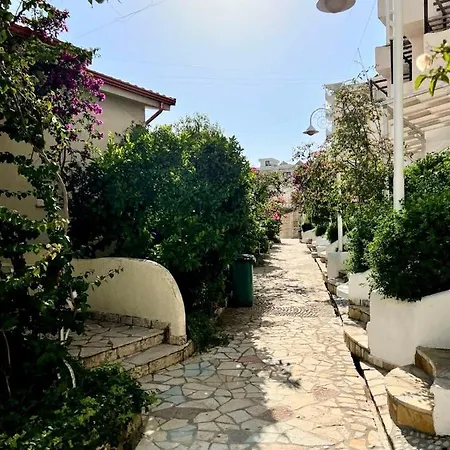 Bougainville Villa-lemon *